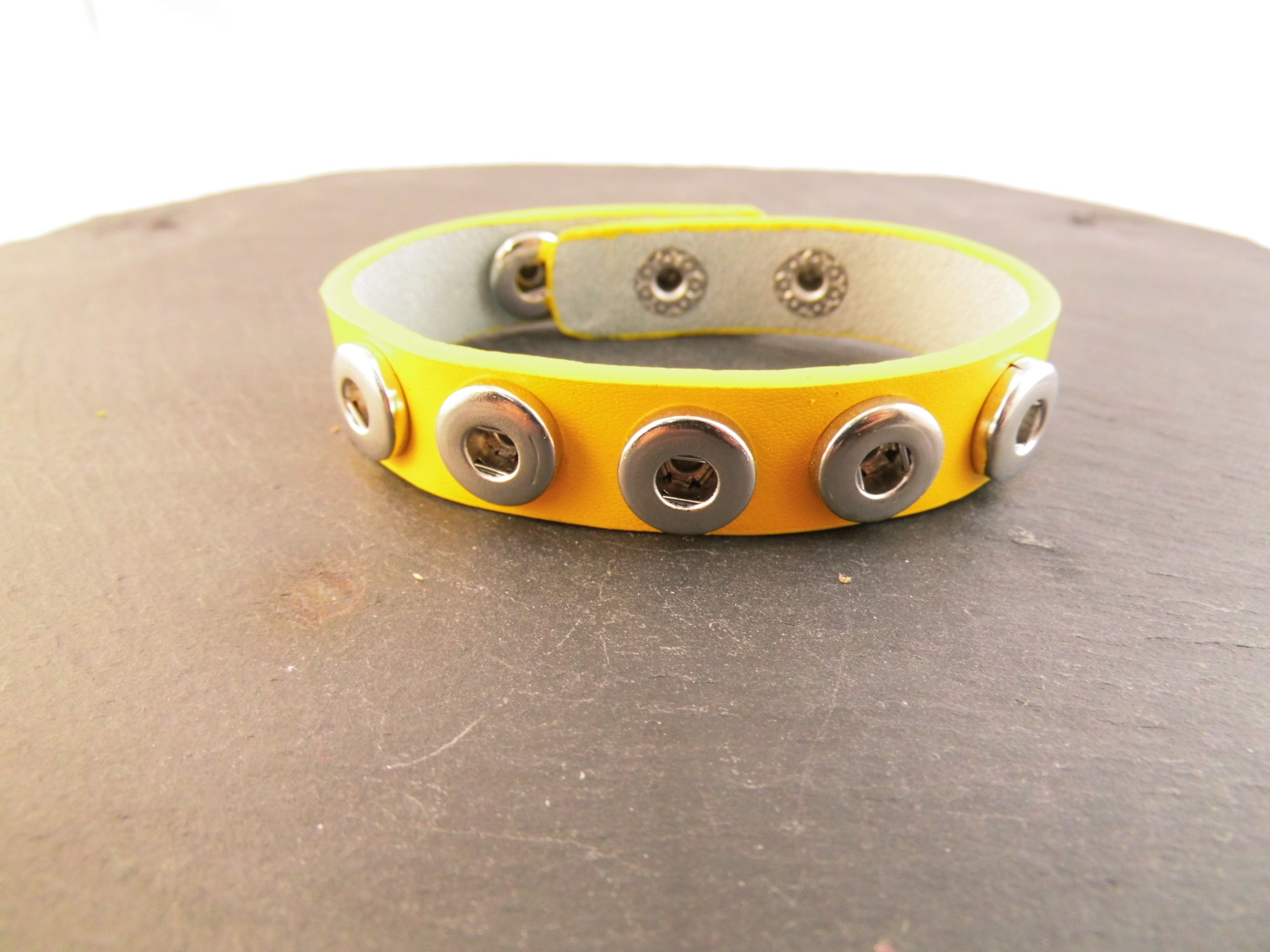 Mini Click Button Armband in verschiedenen Farben