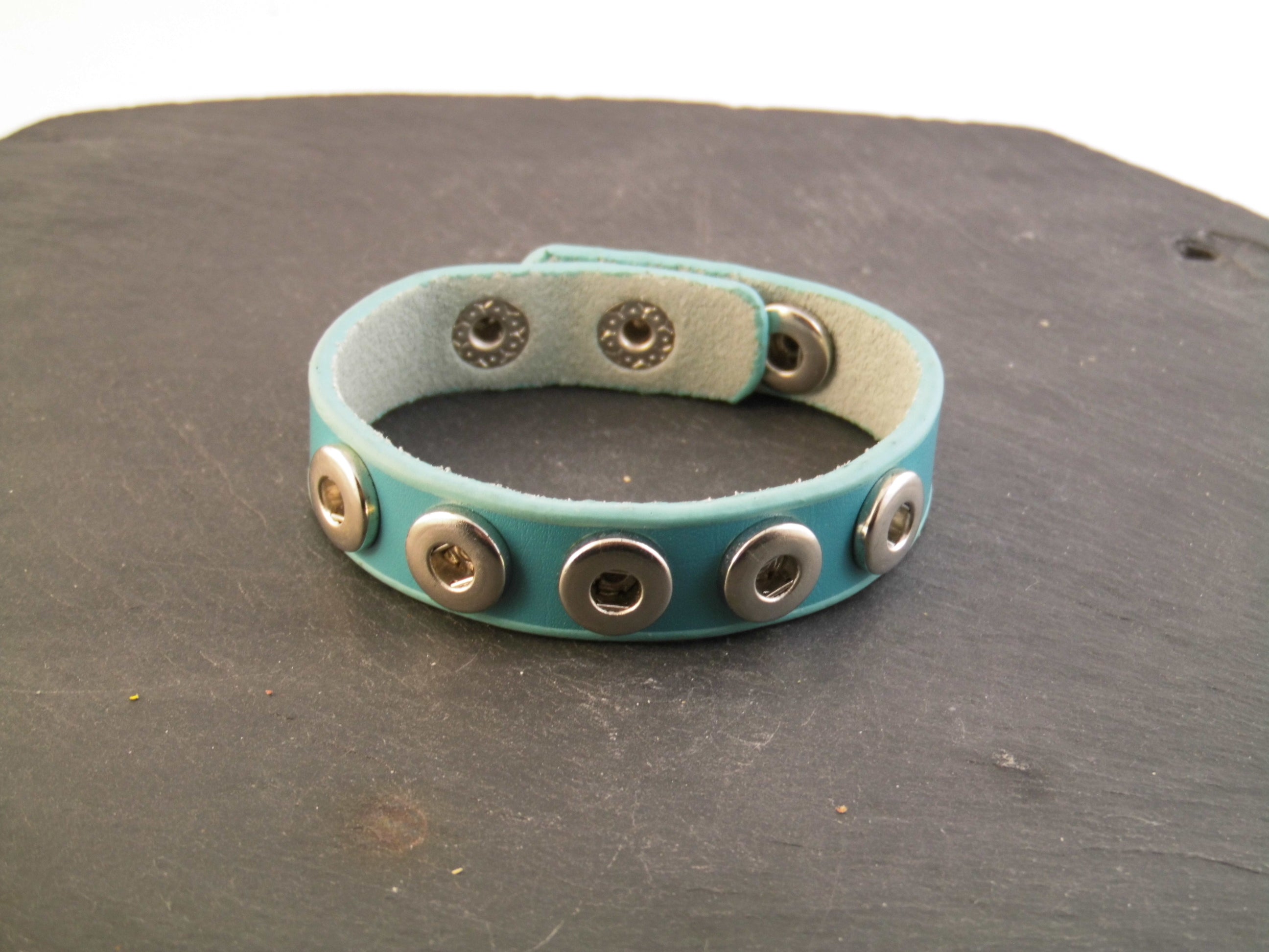 Mini Click Button Armband in verschiedenen Farben