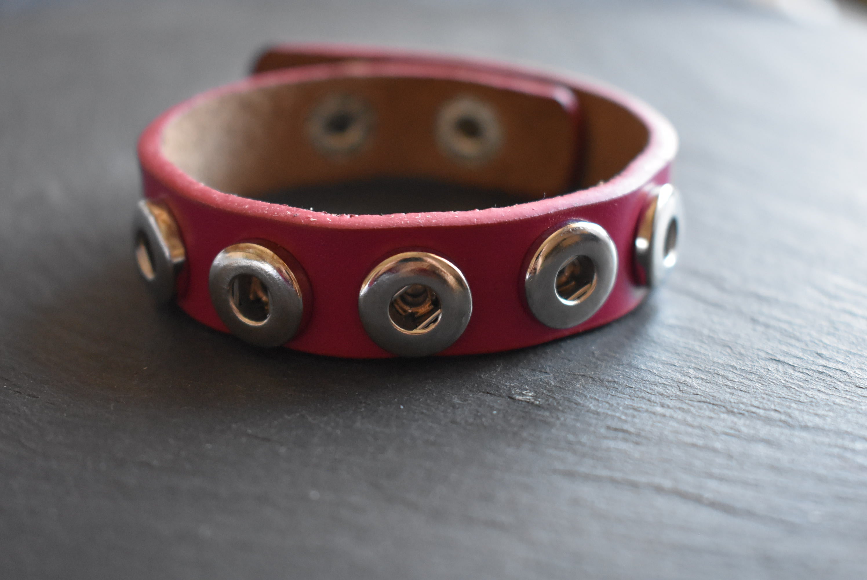 Mini Click Button Armband in verschiedenen Farben