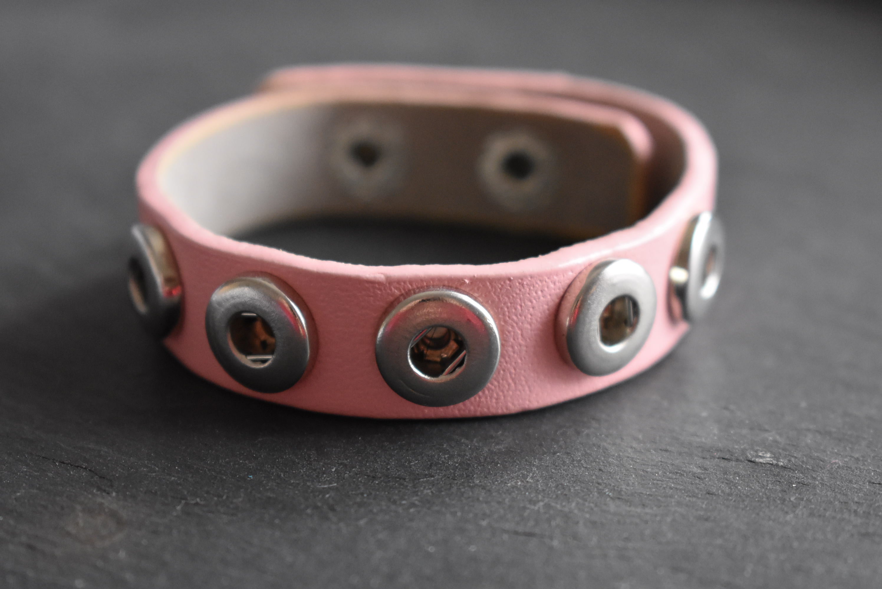 Mini Click Button Armband in verschiedenen Farben